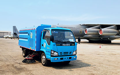 Z6尊龙凯时扫路车交付安哥拉机场使用