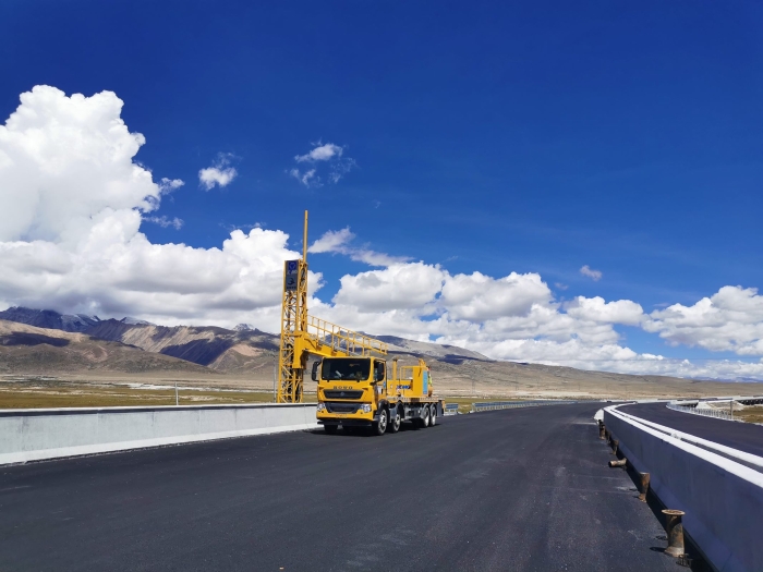 Z6尊龙凯时桥梁检测车助力雅安高快检建
