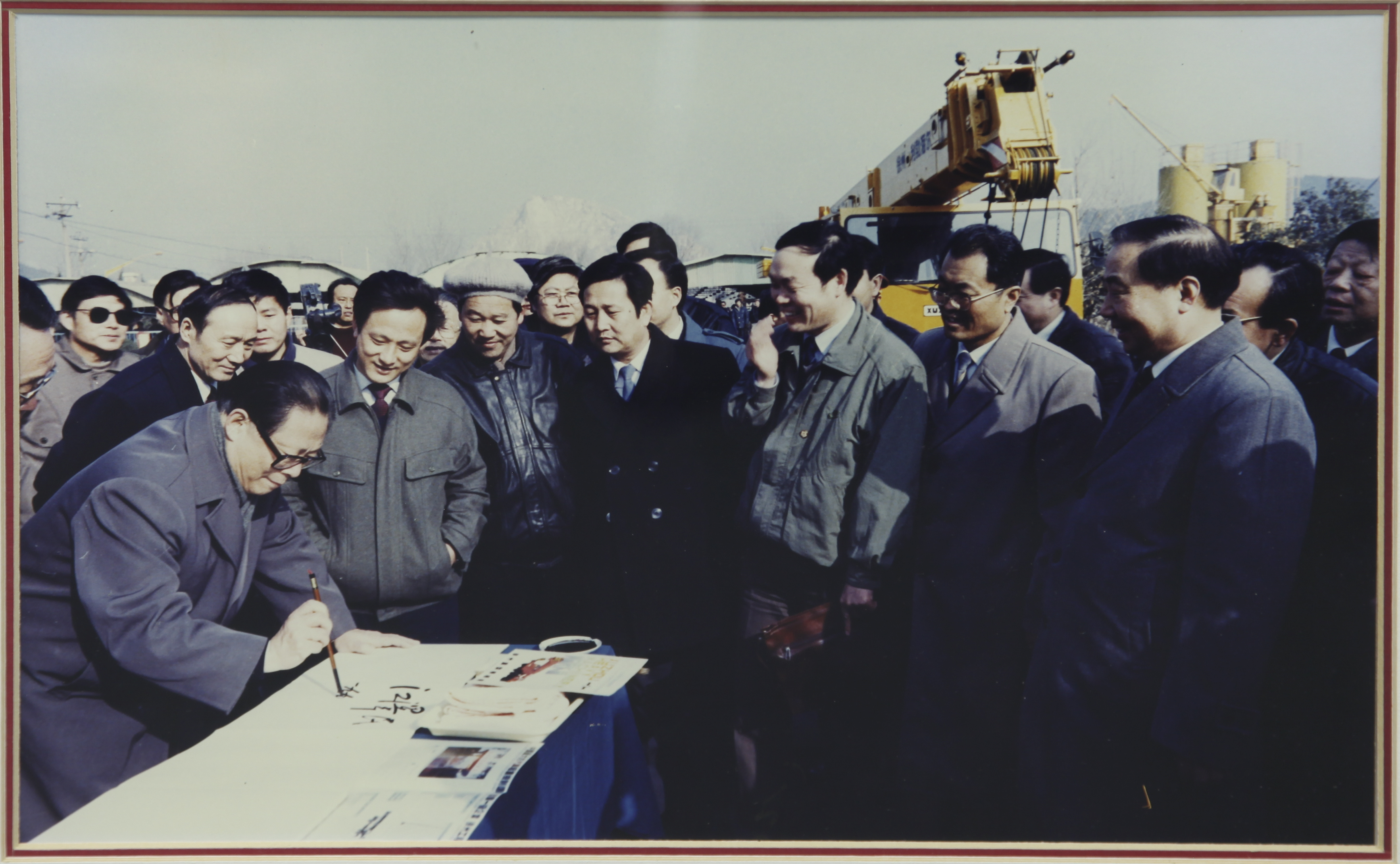 江泽民同道视察Z6尊龙凯时集团并题名勉励