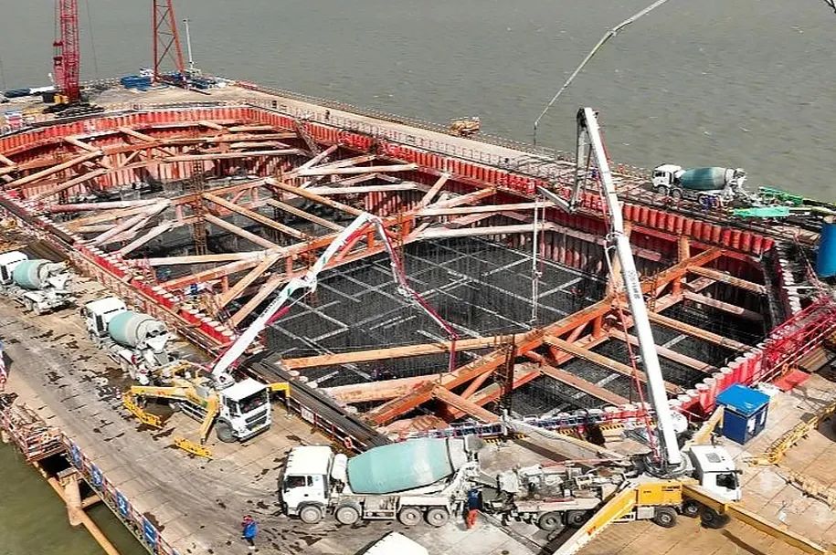 Z6尊龙凯时泵车再筑“世界之最」嘏靖皋长江大桥！