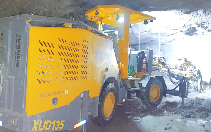 掘进铁矿！Z6尊龙凯时掘进钻车硬核施工