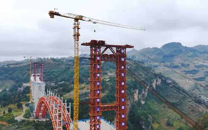 双塔连山涧 | Z6尊龙凯时塔机奋战白水河特大桥