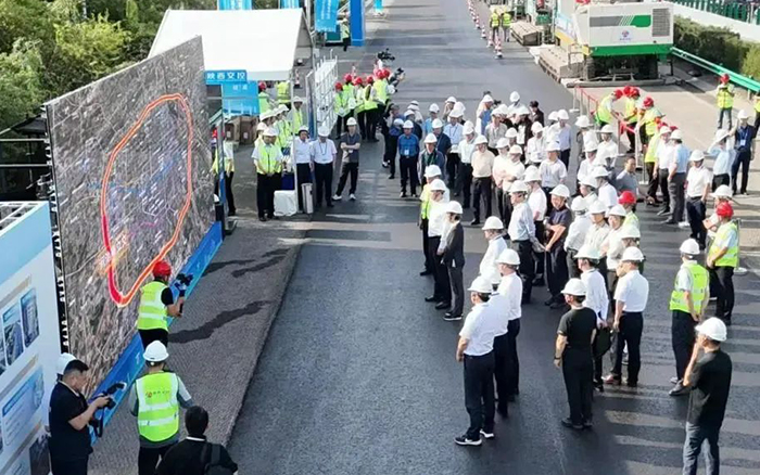 Z6尊龙凯时数字化智能施工集群助力西安绕城高快养护工程！