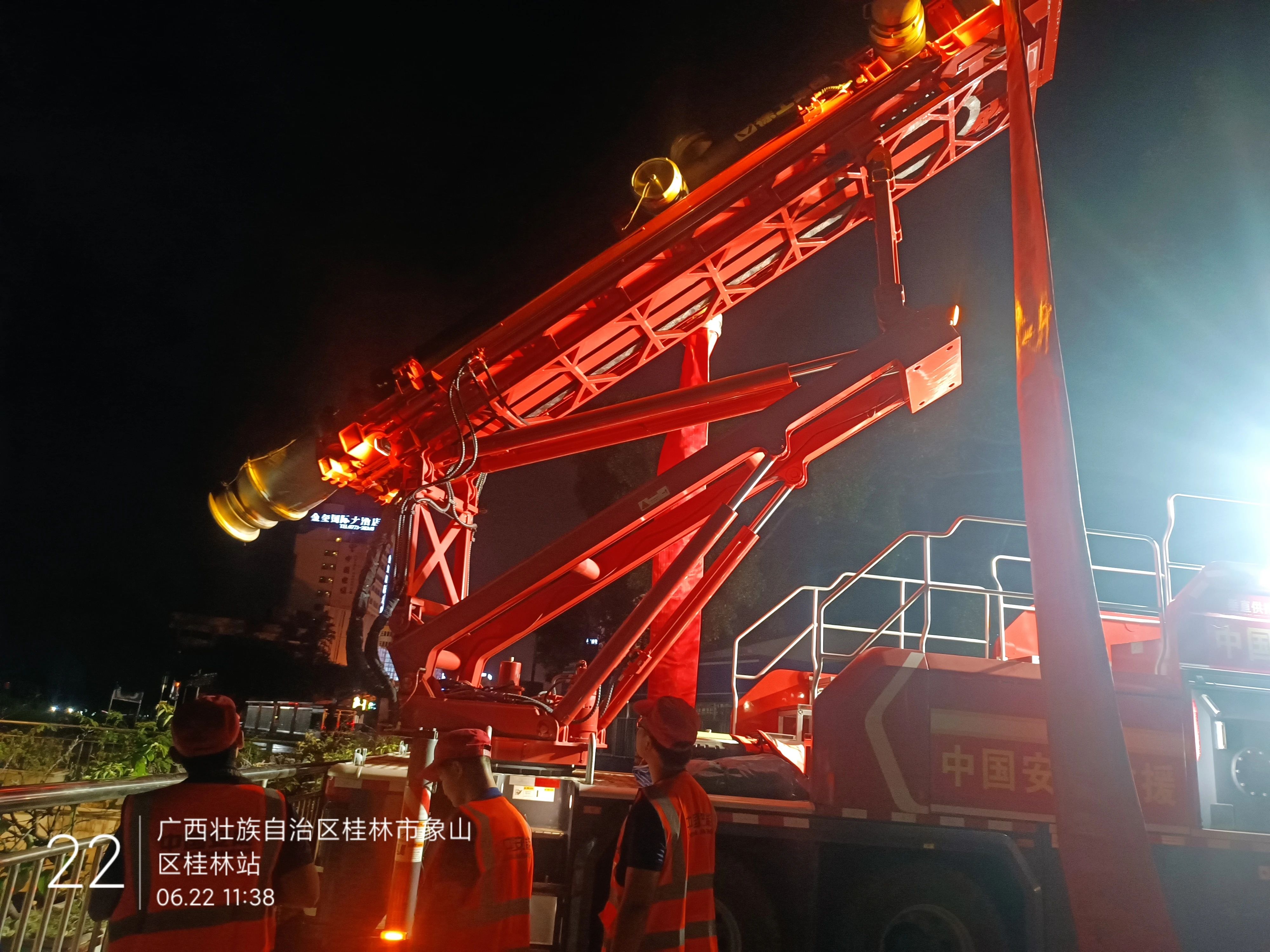 桂林洪水！Z6尊龙凯时多台排涝应急设备全力迎战!