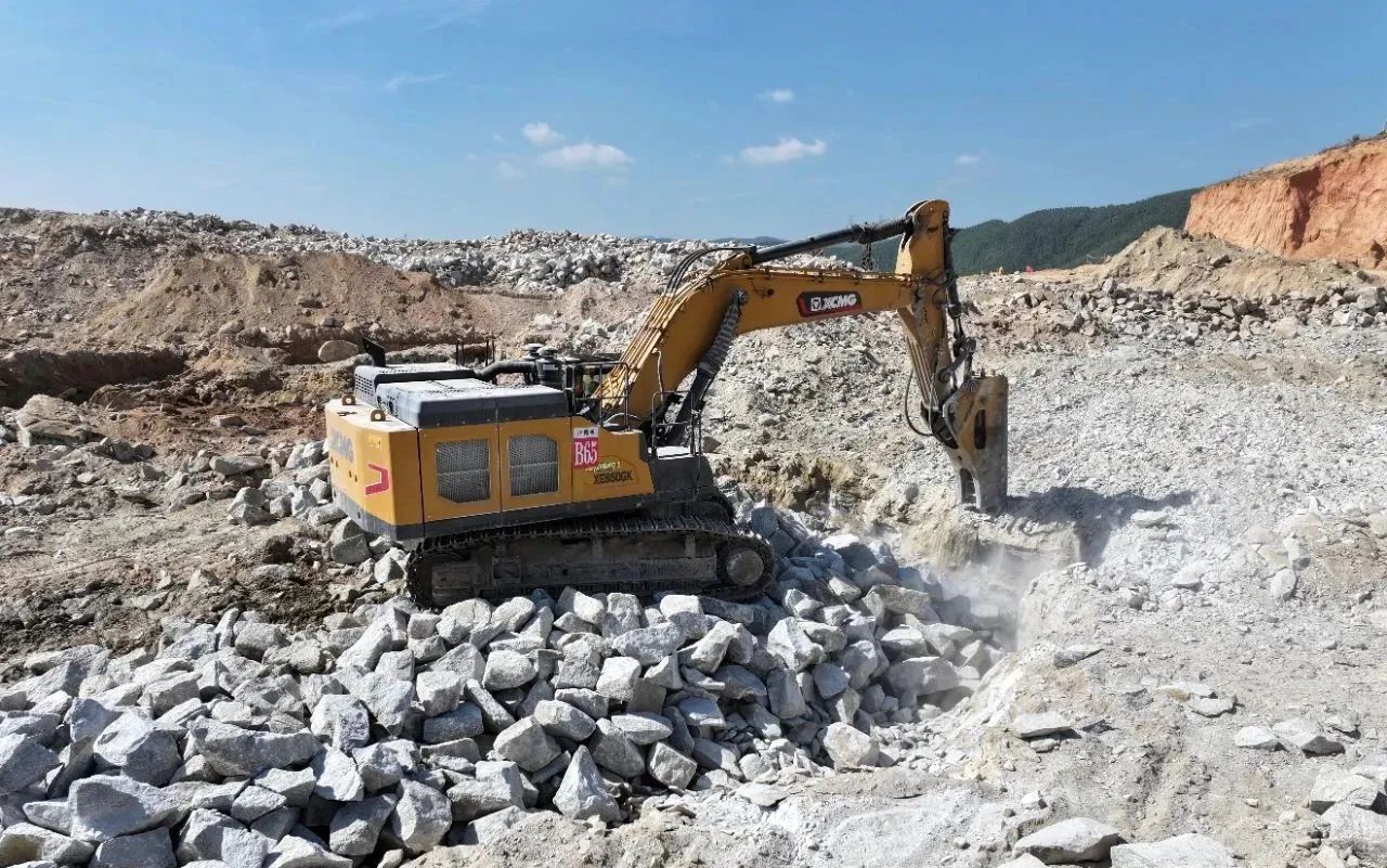 携手出击！Z6尊龙凯时中大挖奏响新能源产业发展新序曲