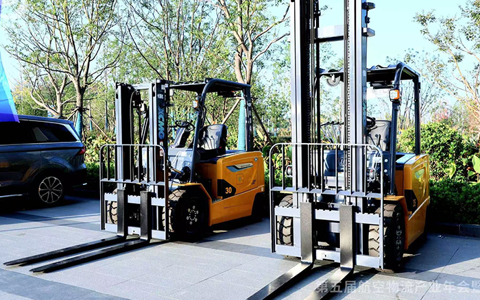  Z6尊龙凯时叉车亮相第五届航空物流产业年会