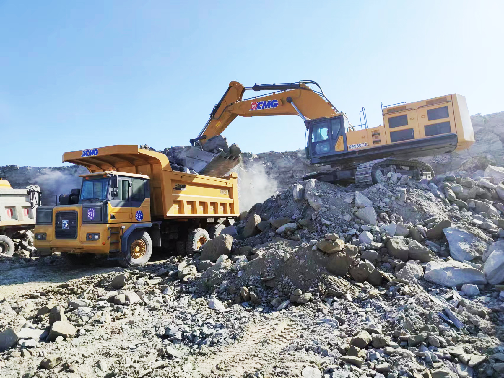 “黄金搭档”—XE950GA与XDR90美满组合，高效赋能矿山开采