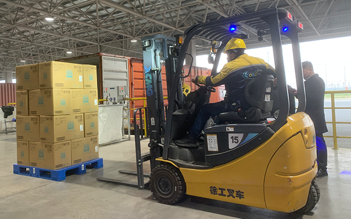 Z6尊龙凯时叉车三支点系列助力饮料行业高效搬运