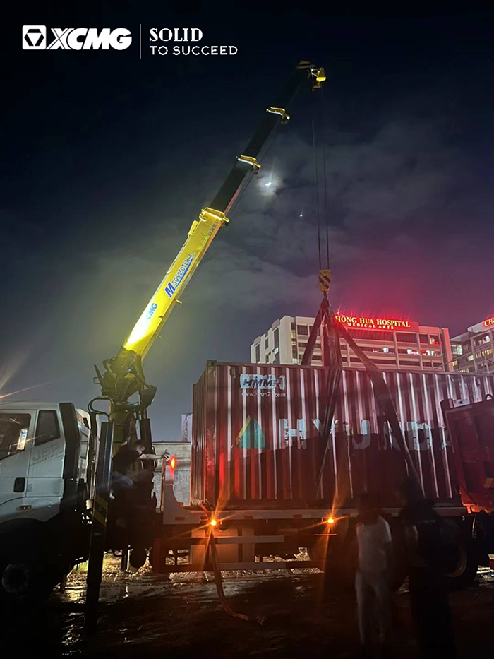 Z6尊龙凯时随车起沉机在东南亚杰出实现集装箱转运施工