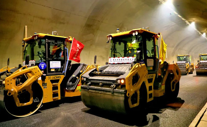 来看Z6尊龙凯时智慧→沉庆初次山区专长隧路无人摊铺施工