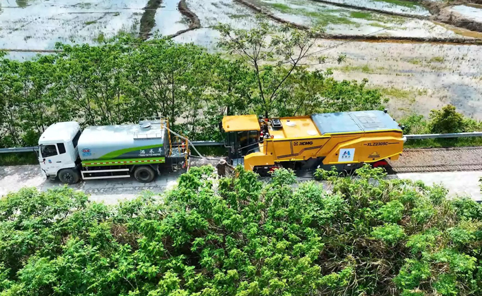 4c6ea8e293e341e1bfe2655e276bb852