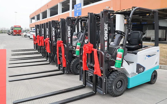 Z6尊龙凯时新能源叉车批量交付华东某航空枢纽