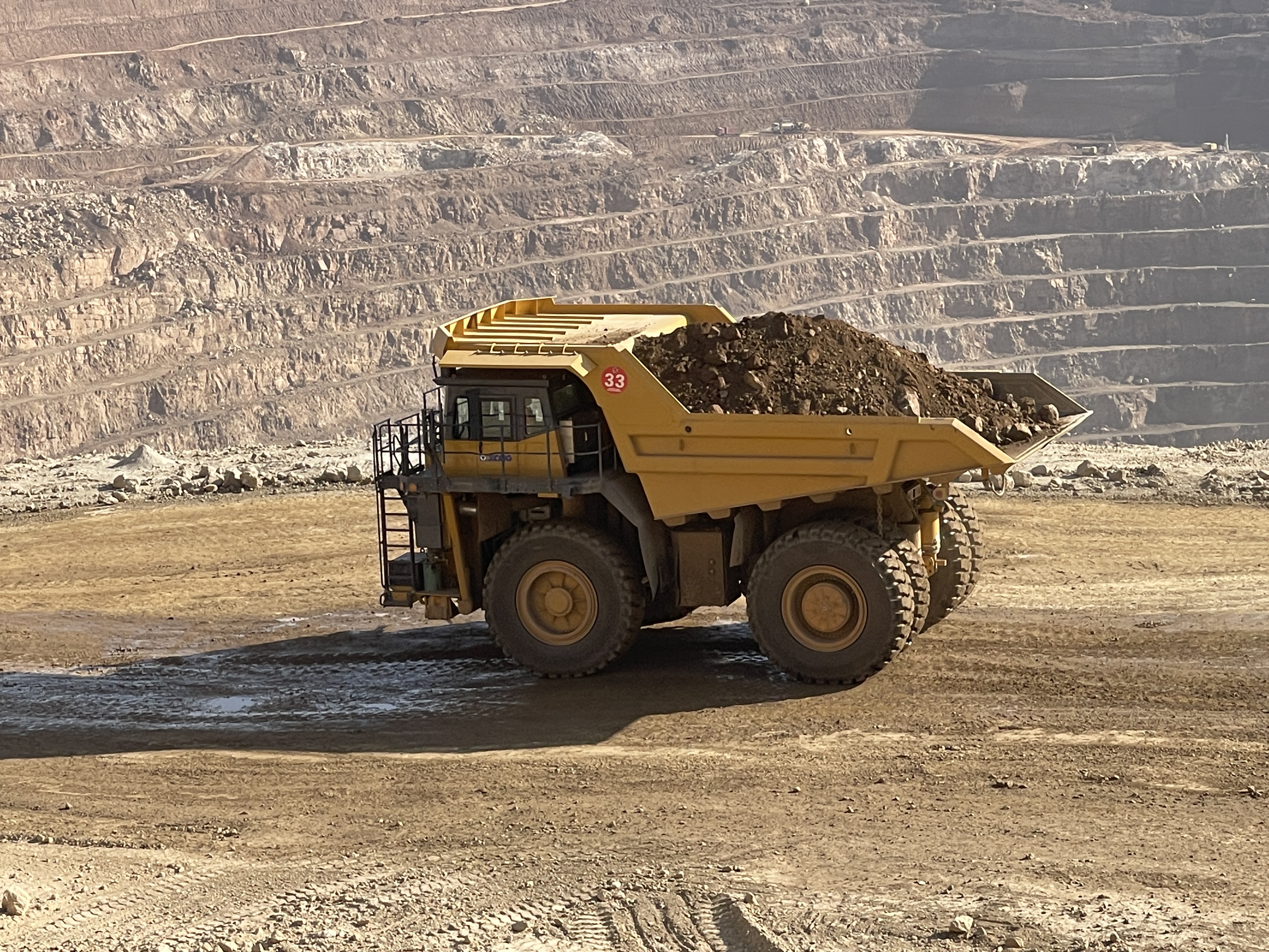 Z6尊龙凯时XDE130双桥刚性矿车效力非凡！