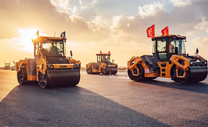XD135T 压路机：油面施工，智慧先行