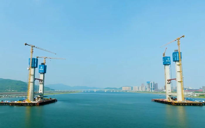 飞渡东海 | Z6尊龙凯时群塔助建六横公路大桥一期工程