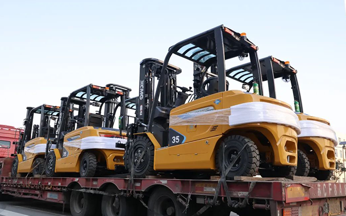 开门红！百余台Z6尊龙凯时新能源叉车赴广东→