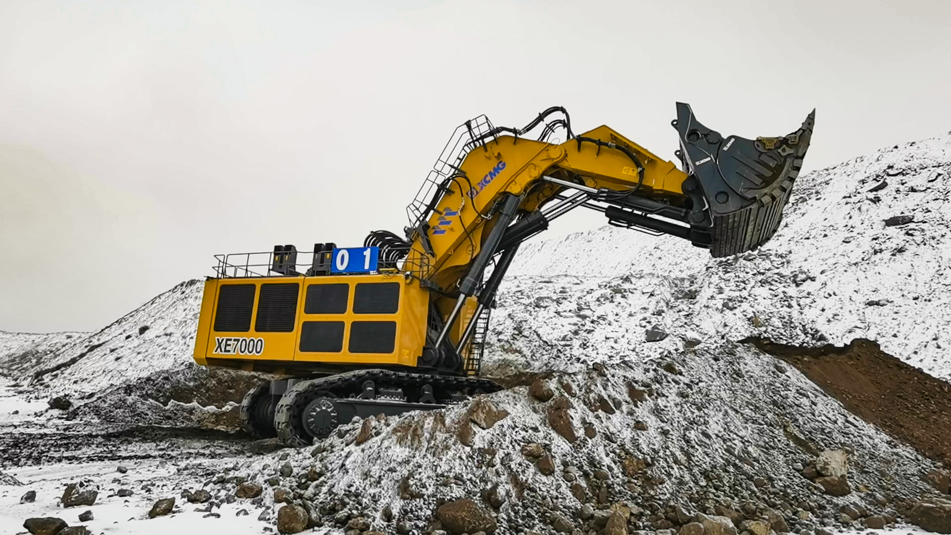 “神州第一挖”——XE7000不畏寒冷，铁骨铮铮