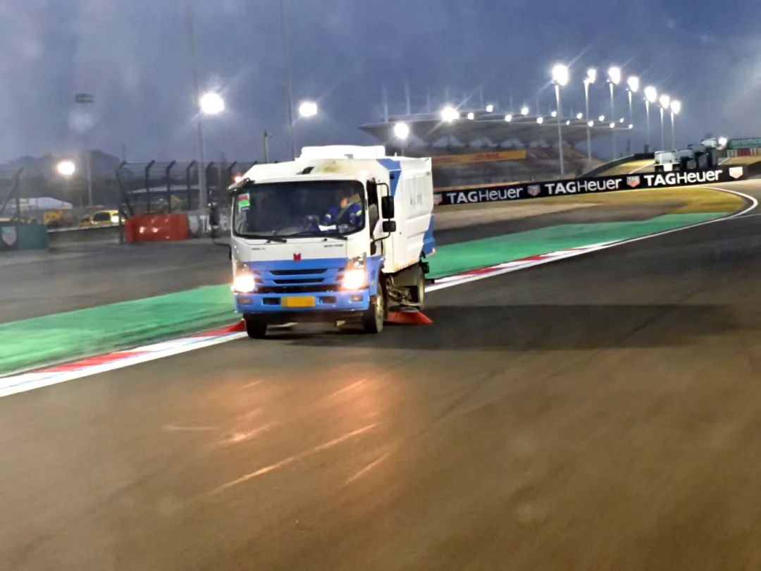 起猛了，竟然在上海F1赛场上看到了TA...