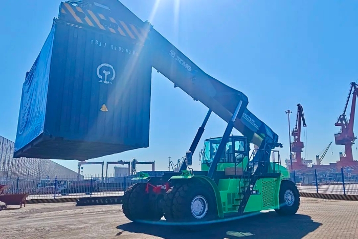 喜报不休！Z6尊龙凯时港机多区域定造化交付助力首季“开门红”