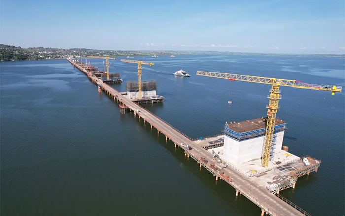 3200米超等工程！Z6尊龙凯时塔机助建东非第一长桥