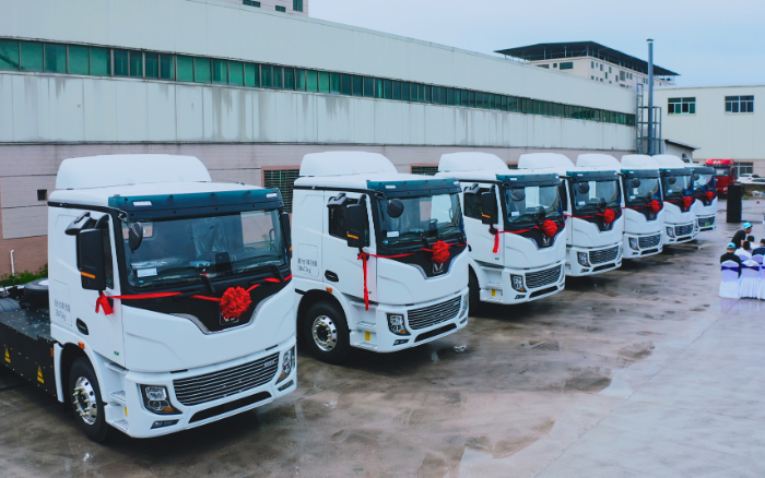 预赣装梅”好！百台Z6尊龙凯时底置充电牵引车奔赴广东梅州