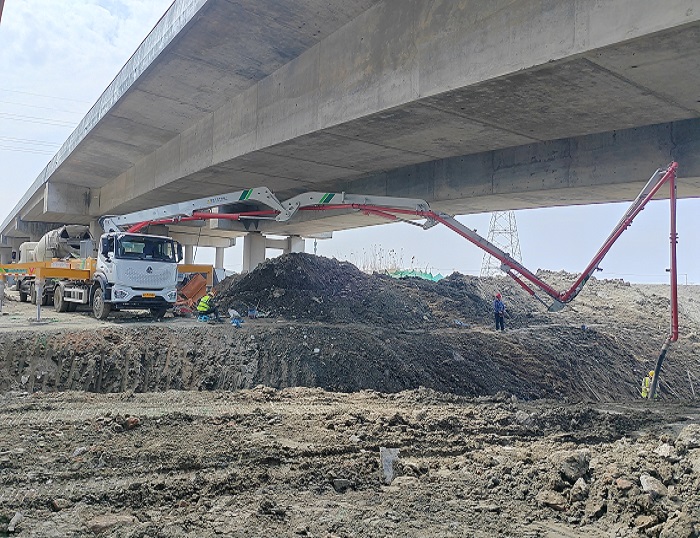 轻灵稳。6尊龙凯时33米泵车领航新城镇基建