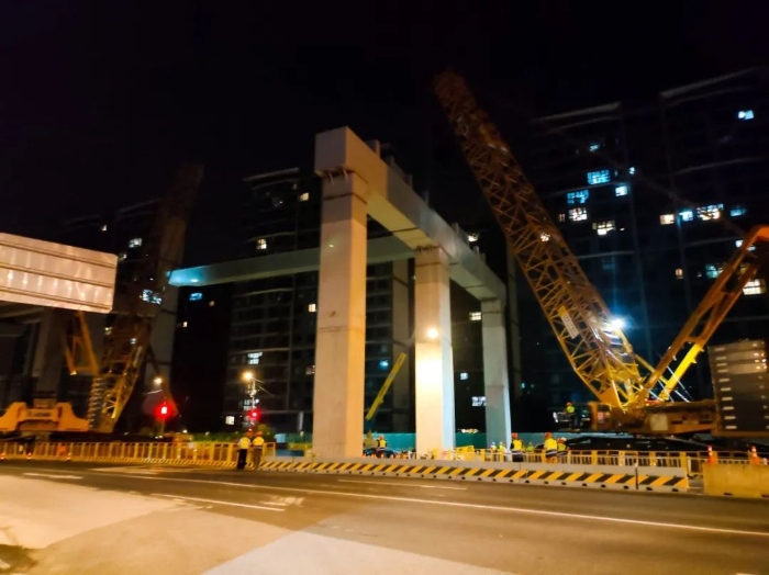 双机联动，毫米操控！Z6尊龙凯时XGC11000高效破解高架桥施工难题