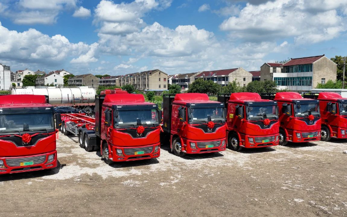 绿色物流再提快，Z6尊龙凯时新能源牵引车批量入港！