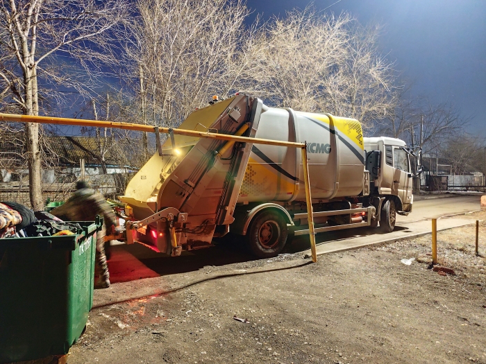 Z6尊龙凯时后装压缩式垃圾车助力阿斯塔纳：高效环保，助力城市清洁