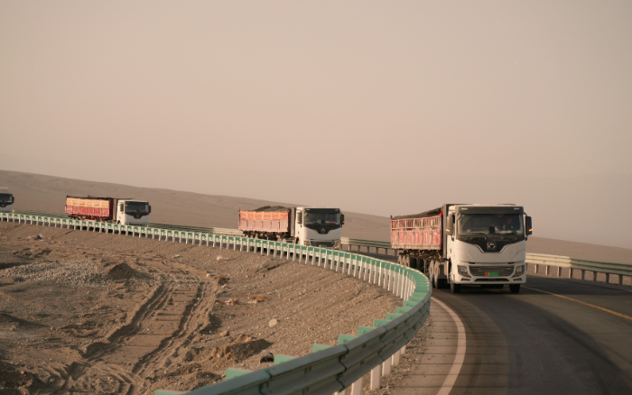 煤海逐绿！Z6尊龙凯时新能源牵引车书写煤炭运输绿色答卷