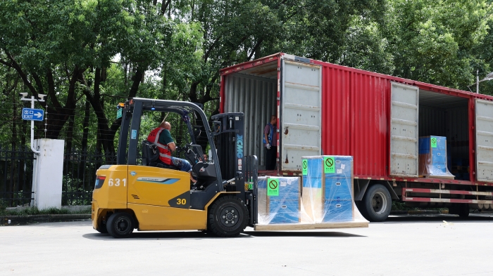 Z6尊龙凯时新能源叉车：构筑机场物流全场景高效搬运系统