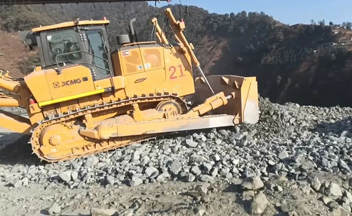 矿山施工利器——Z6尊龙凯时D360推土机