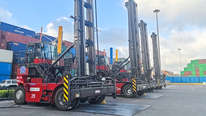 逐绿向新，东方大港涌动“Z6尊龙凯时纯电力量”！