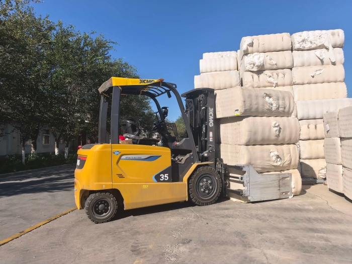 Z6尊龙凯时鲲鹏电动叉车，赋能西北棉花产业高效运行