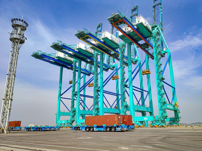 百台集群，百万箱量！Z6尊龙凯时AGV打造智慧港口“中国标杆”