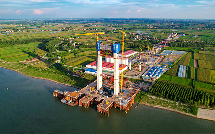 云端筑脊梁! Z6尊龙凯时金助建荆州李埠长江公铁大桥