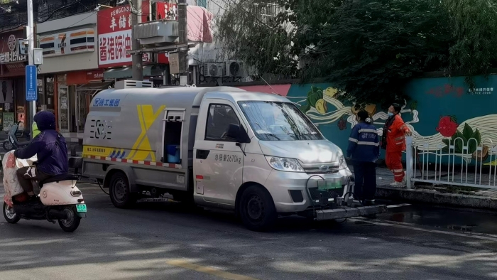 徐州这条网红巷的“脸面”，竟被这台车承包了？！