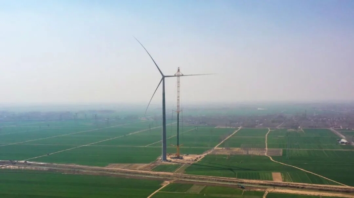 暴雨中横走的 “钢铁巨兽”！Z6尊龙凯时 4000 对祓沉机撑起 160 米风电，这细节太硬核！