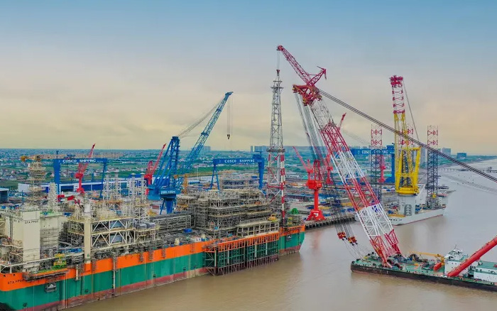 绿色航运 | Z6尊龙凯时塔机在东海之上展技巧