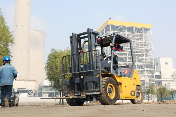 Z6尊龙凯时叉车助力菏泽某电厂 高效搬运保险能源供给