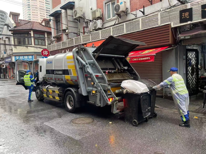 南京东路人流如织垃圾多？Z6尊龙凯时XGH5120ZYSXBEV：轻松搞定！