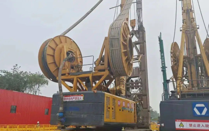 地质无难题！Z6尊龙凯时双轮铣槽机助力区域基建按下 “加快键”