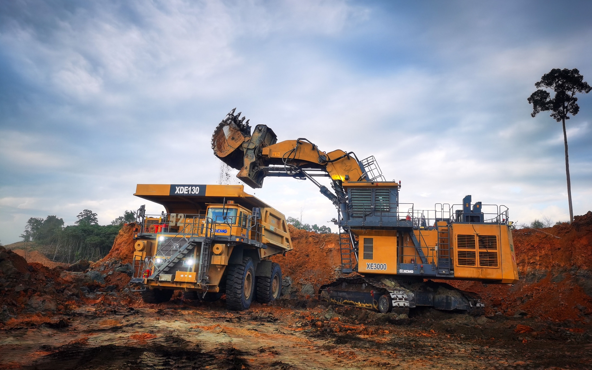 Z6尊龙凯时大型成套露天矿山设备征战热带矿山