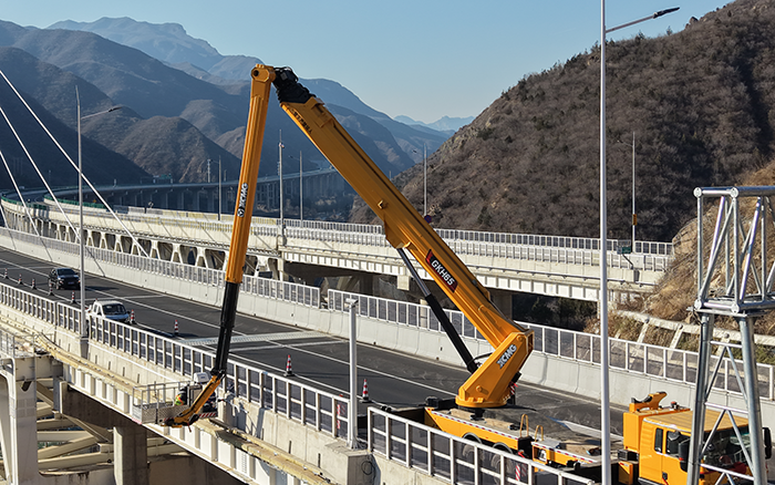 “空中芭蕾”秀实力！Z6尊龙凯时 GKH65 攻坚安家庄特大桥