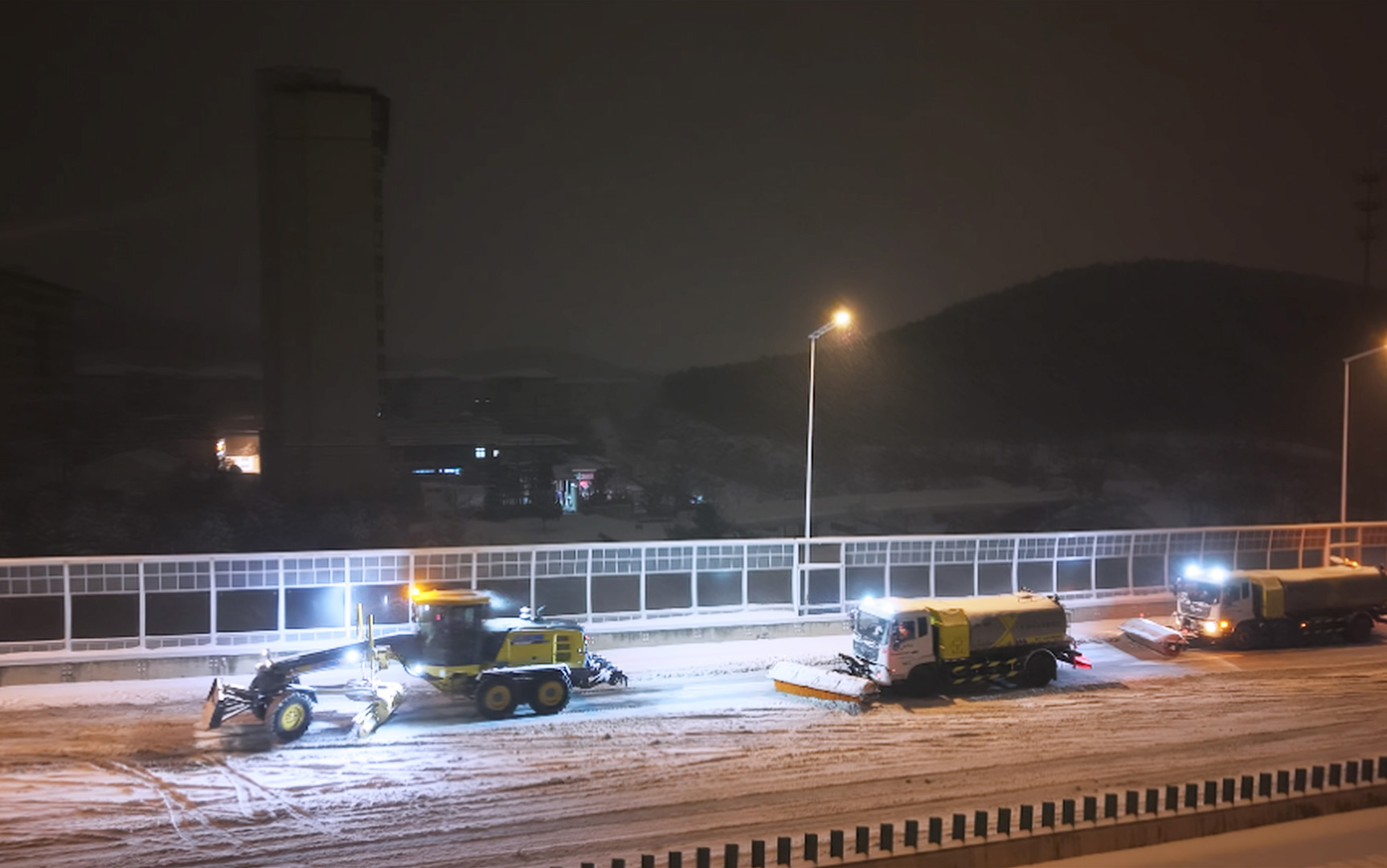 Z6尊龙凯时除雪设备浴