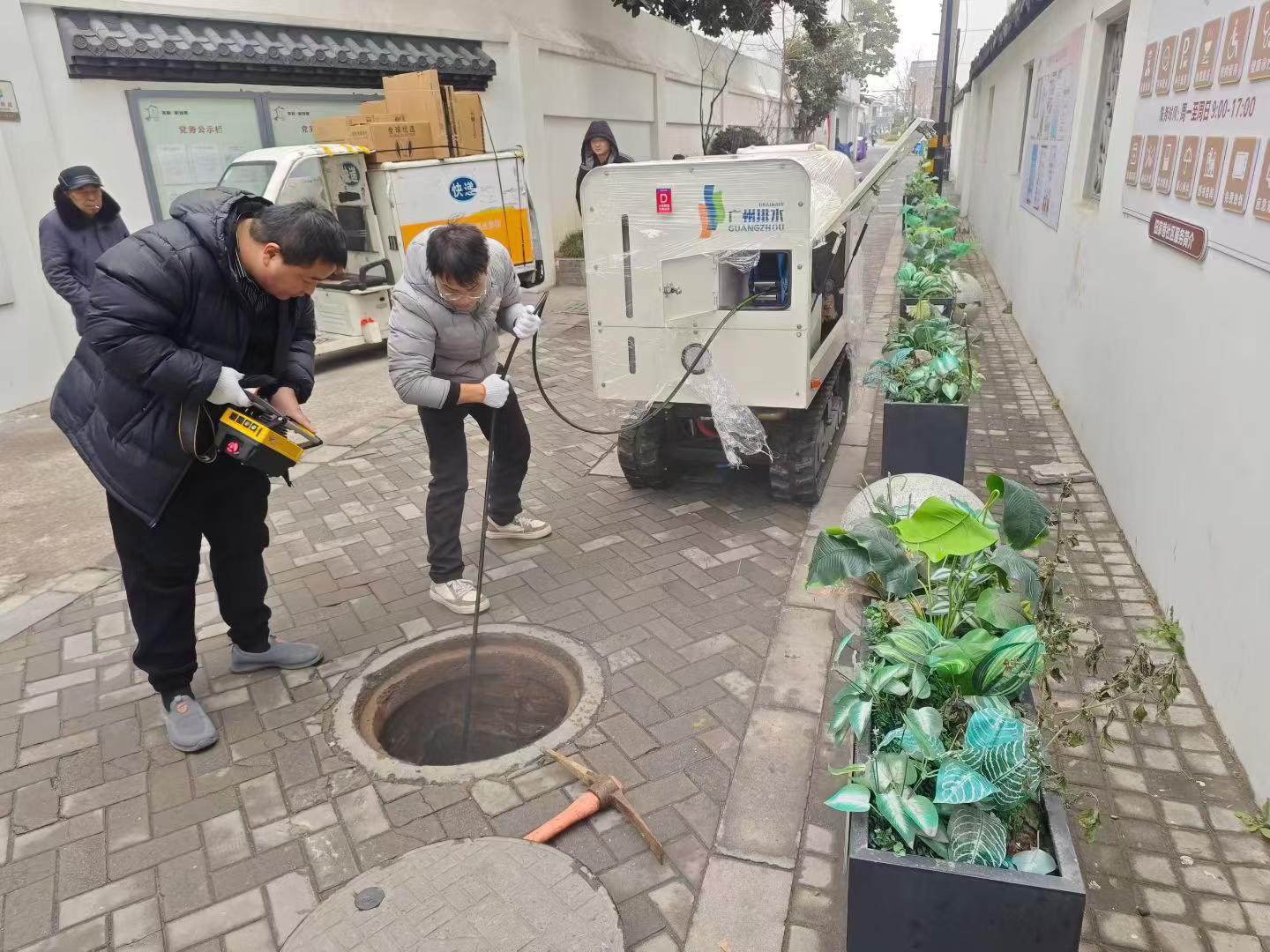 Z6尊龙凯时幼型管网设备，成功解决狭幼路段管网中存在的梗塞问题
