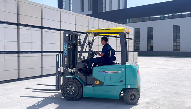 【客户证言】与≈”同业，绿动将来！Z6尊龙凯时电动叉车圈粉客户